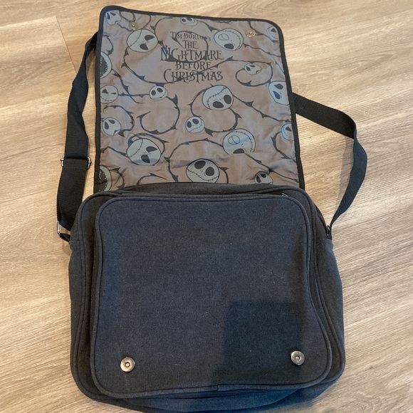 Disney The Nightmare Before Christmas Pin Bag - Picture 2 of 12